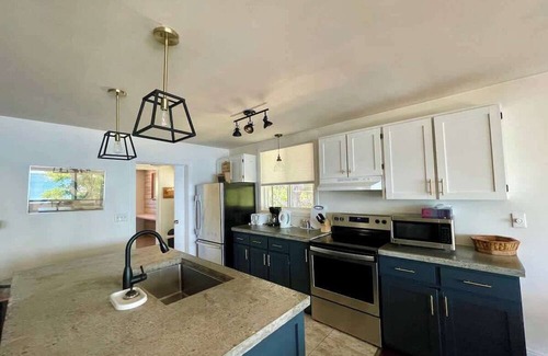 Carling Cottage | Georgian Bay 3-bdrm lakefront Main House