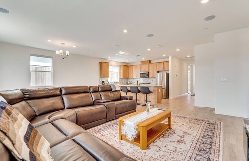 Hollister House | Newly Built Home w/Patio: 4 Mi to Dtwn Hollister
