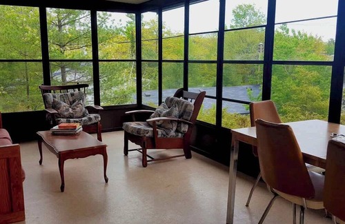 Carling Cabin | Comfy Cottage in Georgian Bay - Rockwood #4