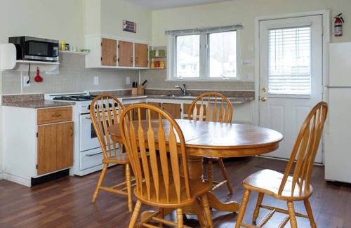Gravenhurst House | Pine Lake 3-Bedroom Cottage #12 - The Gallery
