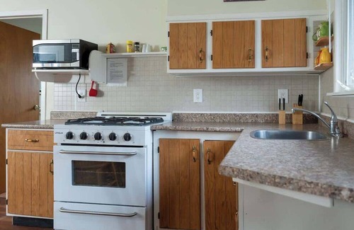 Gravenhurst House | Pine Lake 3-Bedroom Cottage #12 - The Gallery