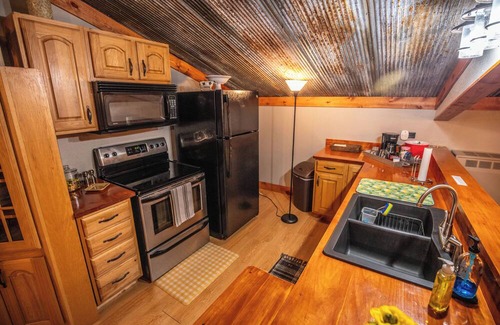 Marshland Apartment | 3-bedroom Lodge with Incredible Game Room and Bar!