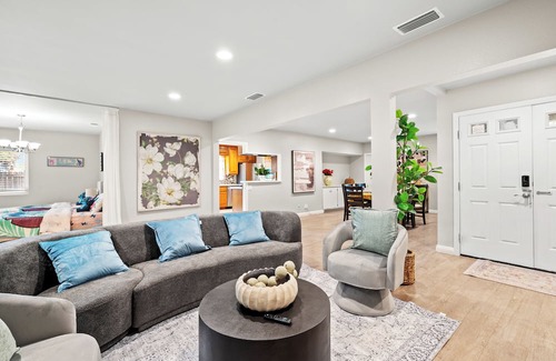 Hacienda Heights Villa | Excellent location/near Disney/Universal Studios/8BR/4.5BA/quiet/beautiful