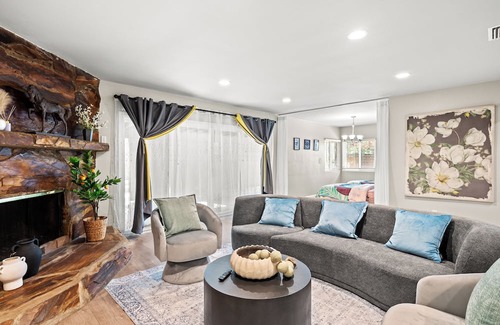 Hacienda Heights Villa | Excellent location/near Disney/Universal Studios/8BR/4.5BA/quiet/beautiful