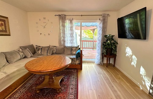 Madison Condo | Cozy Retreat in the Heart of Madison
