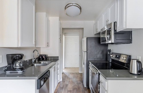 West San Jose Apartment | Blueground | West Valley, pool, nr Park