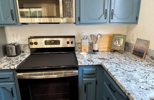 Fresno House | Bright & Airy Family Retreat 3 bedroom 2 bathroom