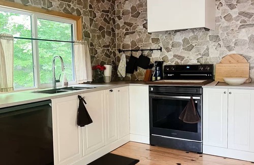 Greater Madawaska Cabin | Cozy Cabin on the water! Close to ski hill and recreational trails.