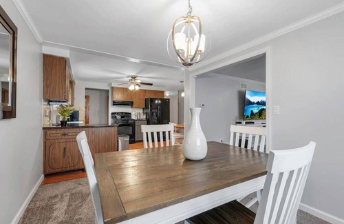 Cheektowaga Apartment | *Family Fun*Pool*Central*Airport