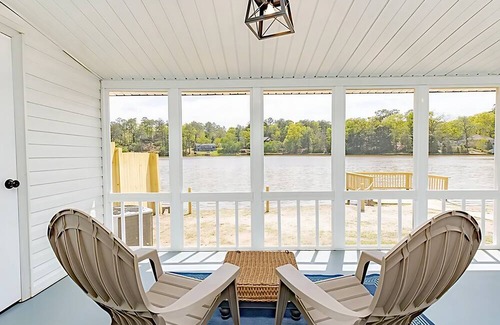 Warner Robins House | Waterfront Family Escape - Minutes to RAFB, Pets & Kids Friendly