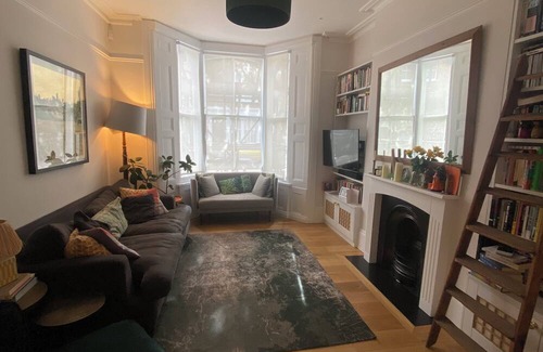 Junction House | Large and beautiful family home in central London with garden
