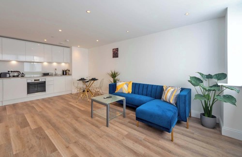 Gravesend Apartment | Contemporary & Bright 1 Bed Apartment in Gravesend