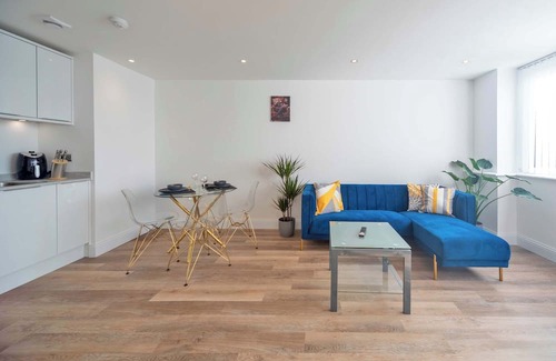 Gravesend Apartment | Contemporary & Bright 1 Bed Apartment in Gravesend
