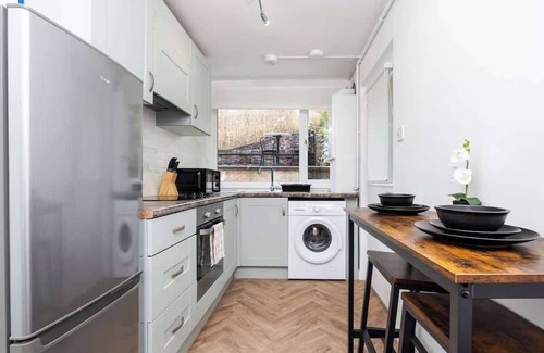 Annan House | 2 Bedroom House - Free Parking