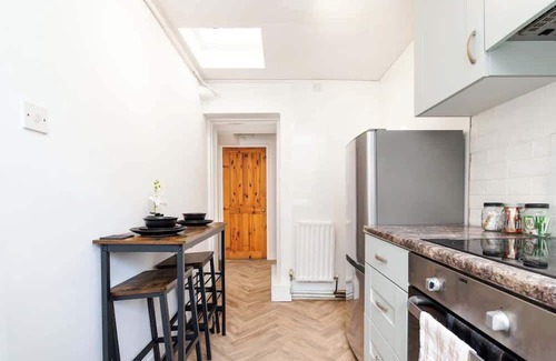 Annan House | 2 Bedroom House - Free Parking