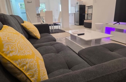Old Towne Apartment | Royal 2 - Chez Mango Villa