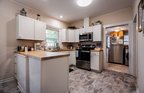 Cary House | Historic 2BR Retreat Walk to Eats Porch & Yard