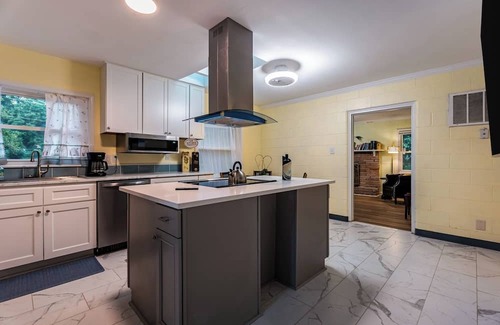 North Raleigh House | Central Pet-Friendly 2BR with Large Private Yard