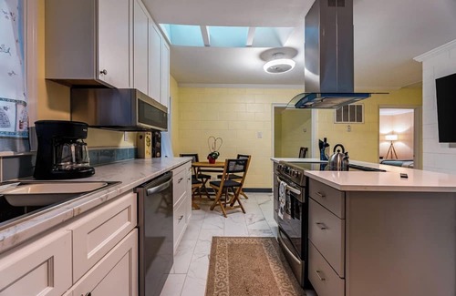 North Raleigh House | Central Pet-Friendly 2BR with Large Private Yard