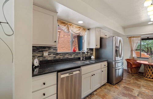 Tubac House | Country club living with private pool and hot tub.