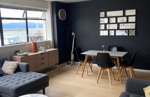 Wellington Apartment | Stylish Wellington Sanctuary with Free Car Parking & WiFi