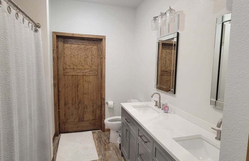 Mahto Cabin | Brand New 2-bedroom getaway cabin located a half mile from Mobridge