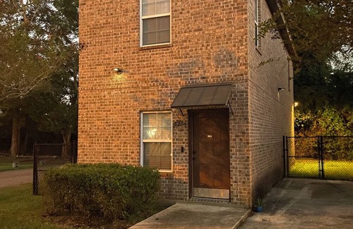 Howell House | Quaint 3-bedroom house with AC in charming Baton Rouge