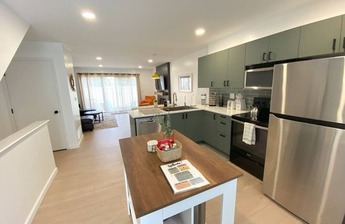 Dublin House | Modern & Cozy 2BR Townhouse