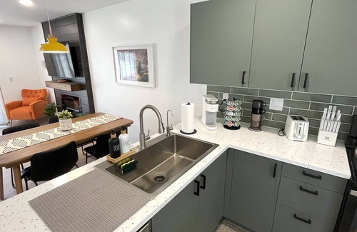 Dublin House | Modern & Cozy 2BR Townhouse