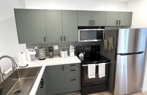 Dublin House | Modern & Cozy 2BR Townhouse