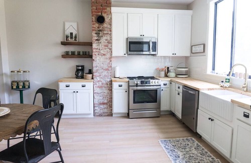 Sangamon County Other | Quiet Retreat - Guest House on Flower Farm - Sleeps 7