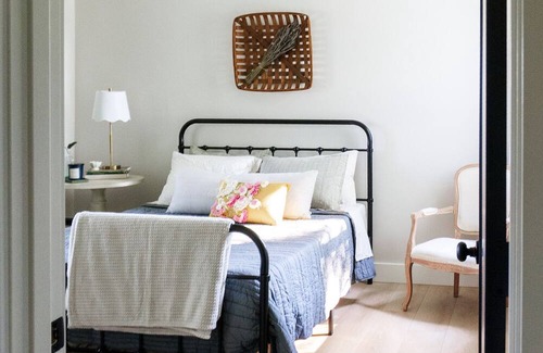 Sangamon County Other | Quiet Retreat - Guest House on Flower Farm - Sleeps 7