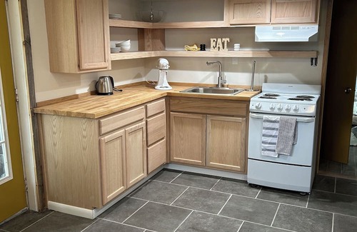 Greenwich Apartment | Tranquil Retreat, 2-bedroom apartment freshly renovated with Private Drive/Entry