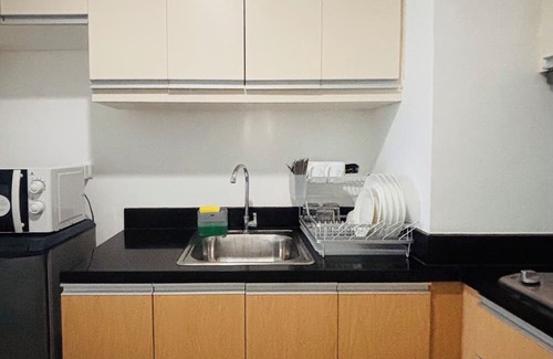 Iloilo Condo | Serene Getaway with Prime Emperador View
