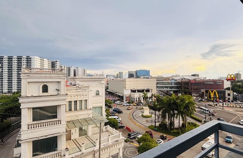 Iloilo Condo | Serene Getaway with Prime Emperador View