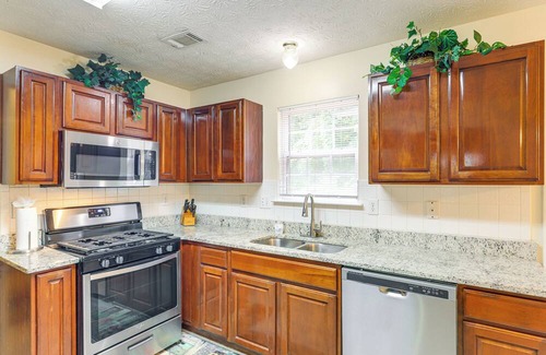 Snellville House | Pet-Friendly Home w/Pool Access in Snellville!