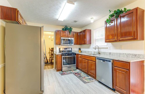 Snellville House | Pet-Friendly Home w/Pool Access in Snellville!
