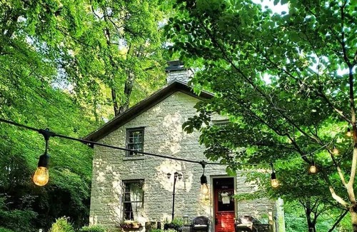 Springfield Cottage | Charming Historical Cottage in Springfield, OH
