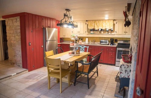 Springfield Cottage | Charming Historical Cottage in Springfield, OH