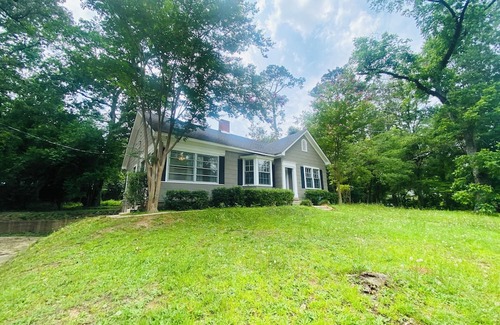 Meridian House | Peaceful 2-bedroom house with AC in charming Meridian