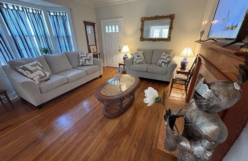 Meridian House | Peaceful 2-bedroom house with AC in charming Meridian