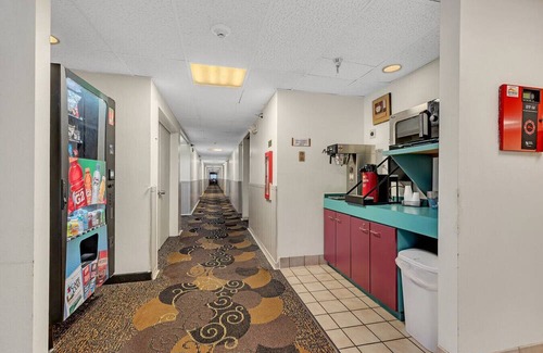 Nisswa Apartment | Nisswa Hotel – King Jacuzzi & Kitchenette #202