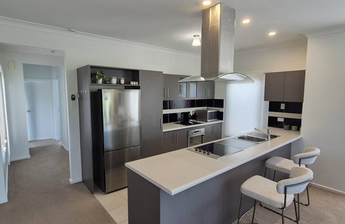 Normanville House | 19th Hole - Tee off & unwind in style at Lady Bay
