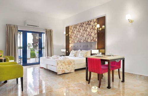 Oura Hotel | Make Your Trip More Enjoyable! 3 Relaxing Units, Full Kitchens and Ocean View!
