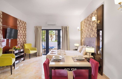 Oura Hotel | Make Your Trip More Enjoyable! 3 Relaxing Units, Full Kitchens and Ocean View!