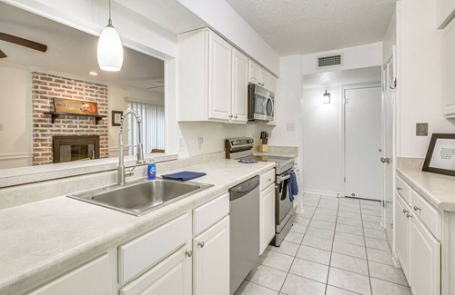 Destrehan House | 23 Mi to NOLA: Cozy & Quaint Destrehan Townhome