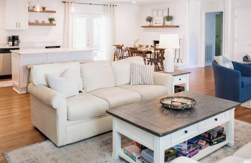Wilmington House | 3BR Midtown Ranch. 15min to Wrighstville & Downtown