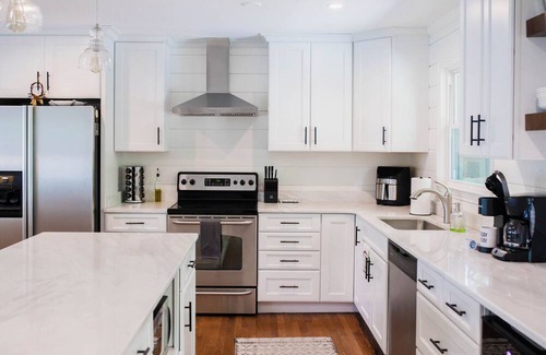 Wilmington House | 3BR Midtown Ranch. 15min to Wrighstville & Downtown