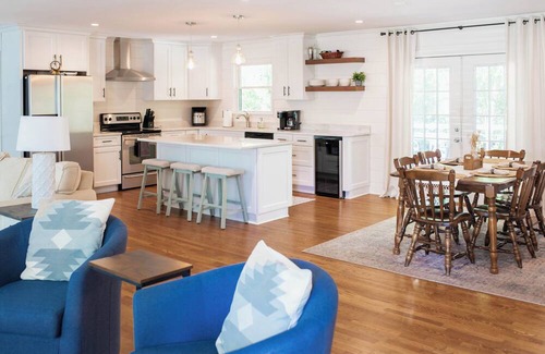 Wilmington House | 3BR Midtown Ranch. 15min to Wrighstville & Downtown