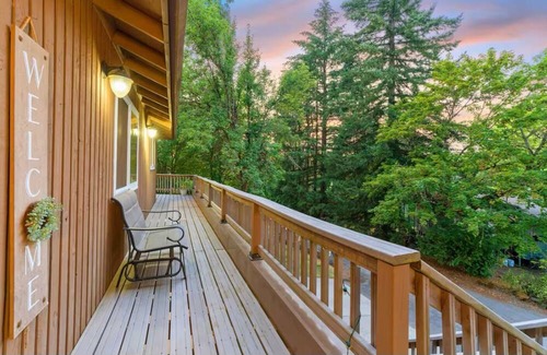 Hillsboro House | 4-bedroom house in serene Hillsboro with fitness room, AC